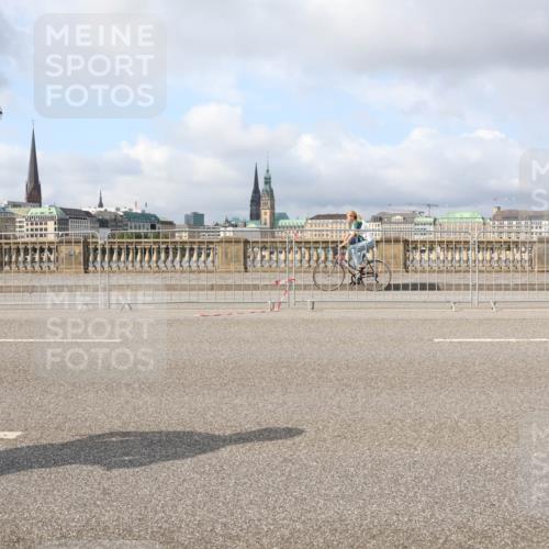 29.06.2025 - hella hamburg halbmarathon Lena Gebhardt http://msf.ph/oto/8416603 29.06.2025 08:56:57 Lombardsbrücke  meine-sportfotos.de