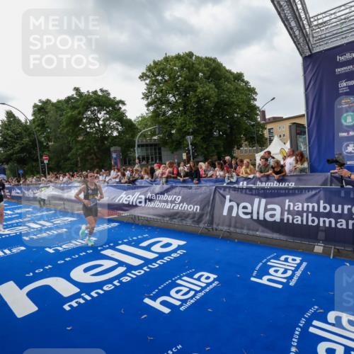 29.06.2025 - hella hamburg halbmarathon Zöllner http://msf.ph/oto/8416609 29.06.2025 10:27:49 Ziel 1122, 5367, 17893 meine-sportfotos.de