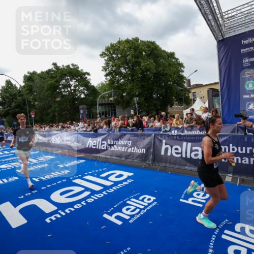 29.06.2025 - hella hamburg halbmarathon Zöllner http://msf.ph/oto/8416626 29.06.2025 10:27:50 Ziel 1122, 5367, 17893 meine-sportfotos.de
