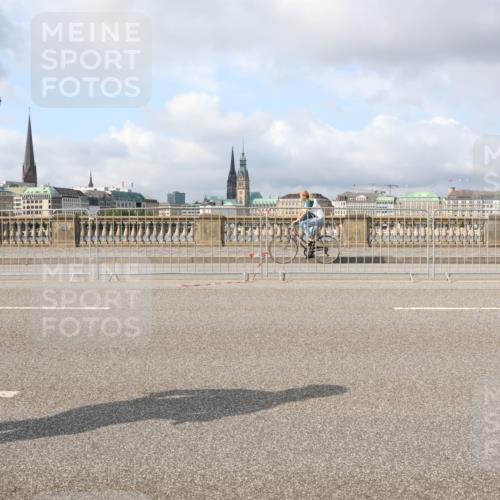 29.06.2025 - hella hamburg halbmarathon Lena Gebhardt http://msf.ph/oto/8416630 29.06.2025 08:56:57 Lombardsbrücke  meine-sportfotos.de