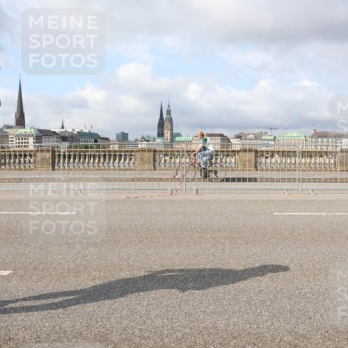 29.06.2025 - hella hamburg halbmarathon Lena Gebhardt http://msf.ph/oto/8416657 29.06.2025 08:56:57 Lombardsbrücke  meine-sportfotos.de