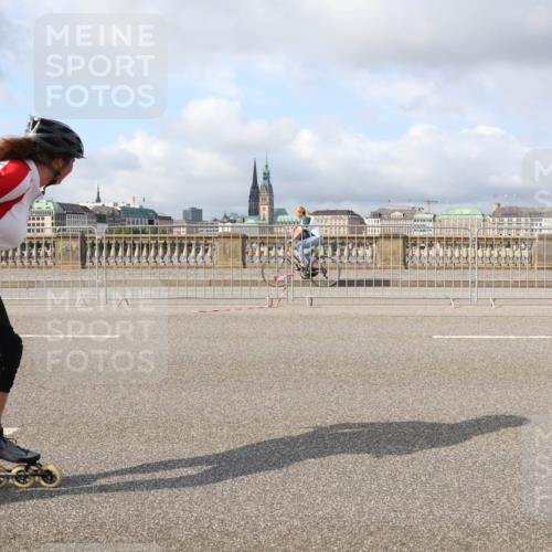 29.06.2025 - hella hamburg halbmarathon Lena Gebhardt http://msf.ph/oto/8416682 29.06.2025 08:56:57 Lombardsbrücke 542 meine-sportfotos.de