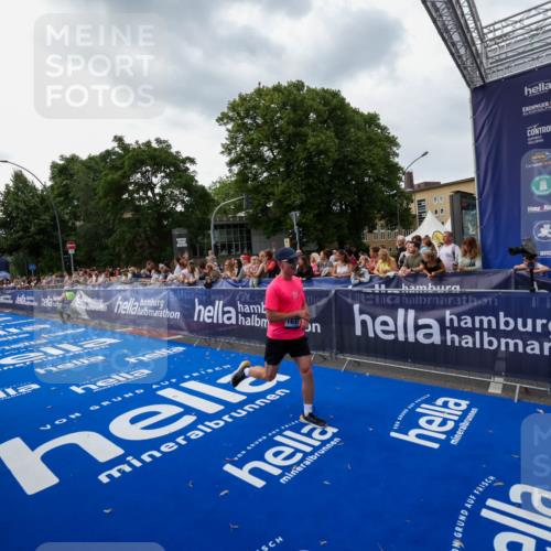 29.06.2025 - hella hamburg halbmarathon Zöllner http://msf.ph/oto/8416703 29.06.2025 10:28:01 Ziel 10106, 10485, 12189, 16377, 17488 meine-sportfotos.de