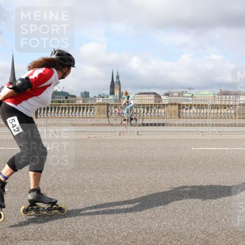 29.06.2025 - hella hamburg halbmarathon Lena Gebhardt http://msf.ph/oto/8416704 29.06.2025 08:56:57 Lombardsbrücke 542 meine-sportfotos.de