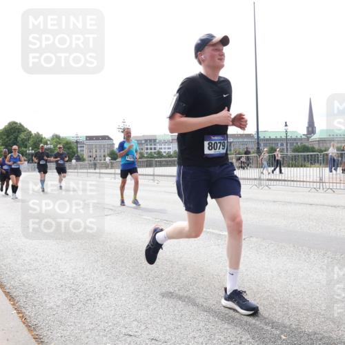 29.06.2025 - hella hamburg halbmarathon Lena Gebhardt http://msf.ph/oto/8416718 29.06.2025 10:26:41 Lombardsbrücke 11270, 8079, 1300, 1973, 2045, 2643, 3617, 4267, 4268, 4315, 4507, 4509, 4844, 6625, 6905, 7069, 7929, 8079, 8306, 8357, 8942, 9186, 11107, 11270, 11740, 12071, 12126, 12826, 12827, 13264, 13462, 14930, 15027, 15807, 15878, 16479, 16788, 17300, 17675, 17712, 18074, 18087, 18516, 18962, 18978 meine-sportfotos.de