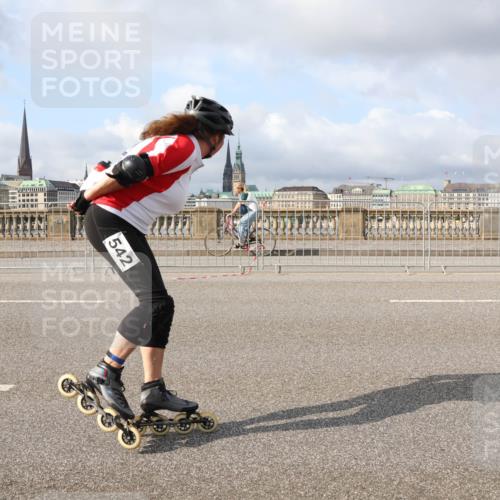 29.06.2025 - hella hamburg halbmarathon Lena Gebhardt http://msf.ph/oto/8416728 29.06.2025 08:56:57 Lombardsbrücke 542 meine-sportfotos.de