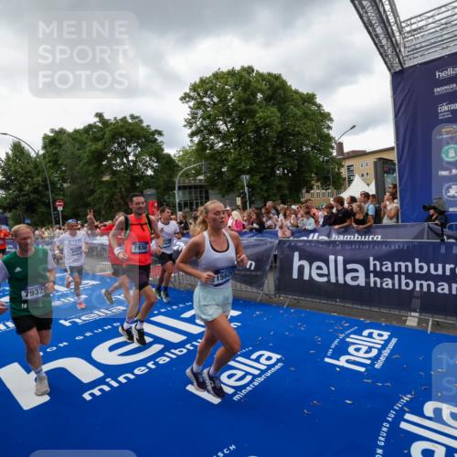 29.06.2025 - hella hamburg halbmarathon Zöllner http://msf.ph/oto/8416739 29.06.2025 10:50:22 Ziel 4247, 4933, 7930, 7932, 8899, 8921, 12949, 13609, 13690, 14034, 15620, 16000, 16242, 18499, 18811, 19040 meine-sportfotos.de
