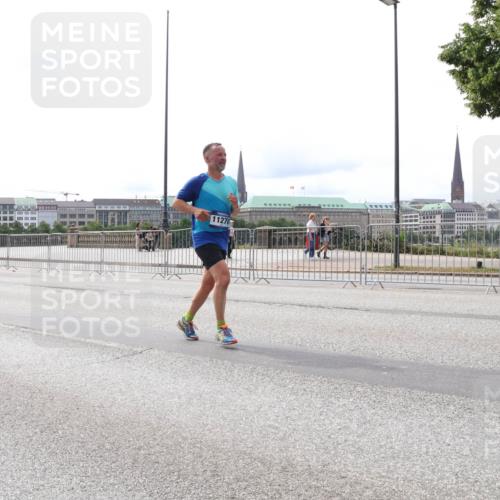 29.06.2025 - hella hamburg halbmarathon Lena Gebhardt http://msf.ph/oto/8416753 29.06.2025 10:26:42 Lombardsbrücke 11270, 1300, 1793, 1973, 2045, 2643, 3617, 4267, 4268, 4315, 4507, 4509, 4844, 6625, 6905, 7069, 7929, 8079, 8306, 8357, 8942, 9186, 11107, 11270, 11740, 12071, 12126, 12826, 12827, 13264, 13462, 14930, 15027, 15807, 15878, 16479, 16788, 17300, 17675, 17712, 18074, 18087, 18516, 18962, 18978 meine-sportfotos.de