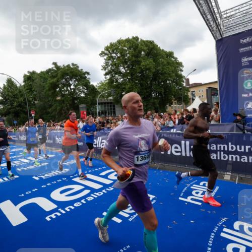29.06.2025 - hella hamburg halbmarathon Zöllner http://msf.ph/oto/8416776 29.06.2025 10:50:24 Ziel 4247, 4933, 6795, 8899, 8921, 12035, 12949, 13609, 13690, 14034, 16000, 16242, 18499 meine-sportfotos.de