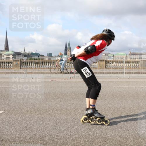 29.06.2025 - hella hamburg halbmarathon Lena Gebhardt http://msf.ph/oto/8416783 29.06.2025 08:56:57 Lombardsbrücke 542 meine-sportfotos.de