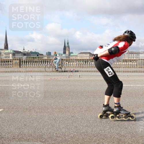 29.06.2025 - hella hamburg halbmarathon Lena Gebhardt http://msf.ph/oto/8416805 29.06.2025 08:56:57 Lombardsbrücke 542 meine-sportfotos.de