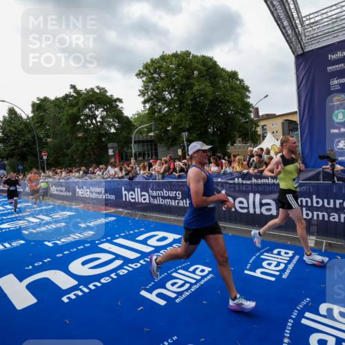 29.06.2025 - hella hamburg halbmarathon Zöllner http://msf.ph/oto/8416827 29.06.2025 10:28:08 Ziel 10485, 13383, 14757, 15883, 17488 meine-sportfotos.de