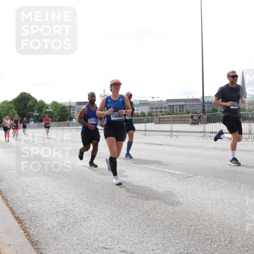 29.06.2025 - hella hamburg halbmarathon Lena Gebhardt http://msf.ph/oto/8416836 29.06.2025 10:26:44 Lombardsbrücke 12126, 18087, 1580, 8516, 1300, 1793, 1973, 2045, 2643, 4267, 4268, 4315, 4507, 4509, 4844, 5494, 6625, 6905, 7069, 7929, 8079, 8357, 8942, 9186, 10465, 11107, 11270, 11740, 12071, 12126, 13264, 13462, 14930, 15027, 15807, 15878, 16479, 16788, 17300, 17675, 17712, 18074, 18087, 18516, 18962, 18978 meine-sportfotos.de