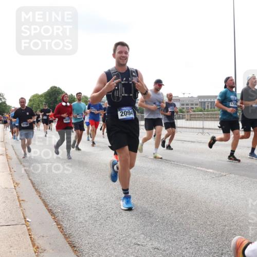 29.06.2025 - hella hamburg halbmarathon Lena Gebhardt http://msf.ph/oto/8416874 29.06.2025 10:17:51 Lombardsbrücke 16576, 9798, 1655, 2094, 844, 14420, 17269, 1015, 1159, 1160, 1204, 1268, 1274, 1325, 1458, 1622, 1641, 1749, 1795, 1982, 2094, 2147, 2259, 2305, 2548, 2860, 2931, 3138, 3292, 3802, 3803, 3977, 4194, 4218, 4852, 5002, 5004, 5290, 5611, 5733, 6254, 6270, 6336, 6352, 6520, 6786, 7011, 7094, 7258, 7291, 7410, 7413, 7566, 7641, 7649, 7838, 7844, 7882, 7883, 8128, 8144, 8210, 8248, 8309, 8351, 8607, 8799, 8895, 9400, 9539, 9717, 9734, 9798, 9848, 9964, 10174, 10332, 10509 meine-sportfotos.de