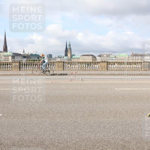 29.06.2025 - hella hamburg halbmarathon Lena Gebhardt http://msf.ph/oto/8416887 29.06.2025 08:56:57 Lombardsbrücke 542 meine-sportfotos.de