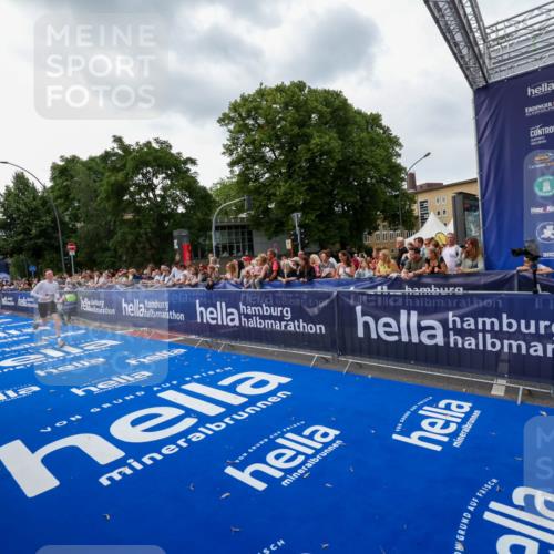 29.06.2025 - hella hamburg halbmarathon Zöllner http://msf.ph/oto/8416889 29.06.2025 10:28:12 Ziel 14757, 15883 meine-sportfotos.de