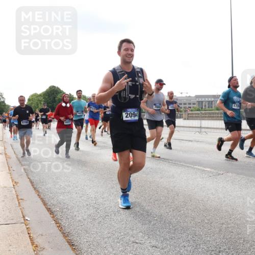 29.06.2025 - hella hamburg halbmarathon Lena Gebhardt http://msf.ph/oto/8416891 29.06.2025 10:17:51 Lombardsbrücke 16576, 9798, 16555, 18592, 2094, 7844, 1442, 1726, 1015, 1159, 1160, 1204, 1268, 1274, 1325, 1458, 1622, 1641, 1749, 1795, 1982, 2094, 2147, 2259, 2305, 2548, 2860, 2931, 3138, 3292, 3802, 3803, 3977, 4194, 4218, 4852, 5002, 5004, 5290, 5611, 5733, 6254, 6270, 6336, 6352, 6520, 6786, 7011, 7094, 7258, 7291, 7410, 7413, 7566, 7641, 7649, 7838, 7844, 7882, 7883, 8128, 8144, 8210, 8248, 8309, 8351, 8607, 8799, 8895, 9400, 9539, 9717, 9734, 9798, 9848, 9964, 10174, 10332, 10509 meine-sportfotos.de