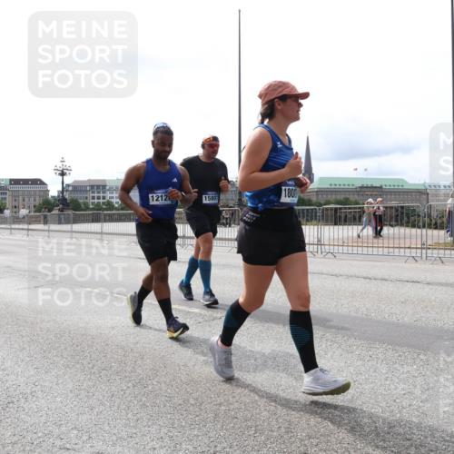 29.06.2025 - hella hamburg halbmarathon Lena Gebhardt http://msf.ph/oto/8416895 29.06.2025 10:26:45 Lombardsbrücke 1212, 15807, 1808, 1300, 1793, 1973, 2045, 2643, 4267, 4268, 4315, 4507, 4509, 4844, 5494, 6625, 6905, 7069, 7929, 8056, 8079, 8357, 8942, 9186, 10465, 11270, 11740, 12071, 12126, 13264, 13462, 14930, 15027, 15807, 15878, 16479, 16788, 17300, 17675, 17712, 18074, 18087, 18516, 18962, 18978 meine-sportfotos.de