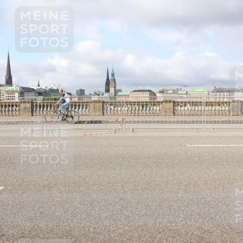 29.06.2025 - hella hamburg halbmarathon Lena Gebhardt http://msf.ph/oto/8416911 29.06.2025 08:56:58 Lombardsbrücke  meine-sportfotos.de