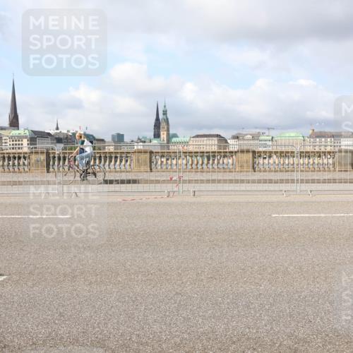 29.06.2025 - hella hamburg halbmarathon Lena Gebhardt http://msf.ph/oto/8416938 29.06.2025 08:56:58 Lombardsbrücke  meine-sportfotos.de