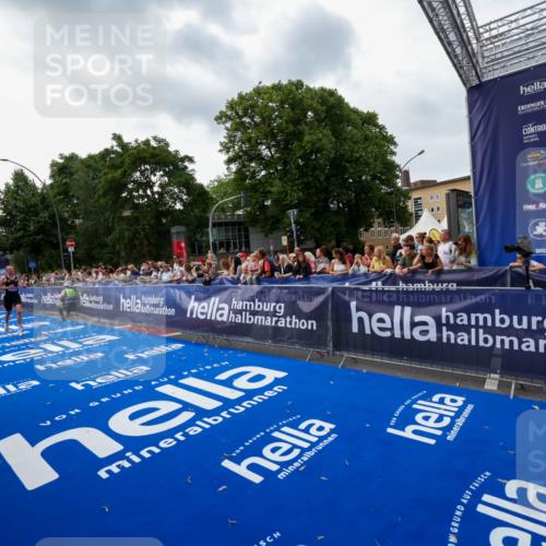 29.06.2025 - hella hamburg halbmarathon Zöllner http://msf.ph/oto/8416975 29.06.2025 10:28:20 Ziel 3075, 7389, 12529, 16711 meine-sportfotos.de