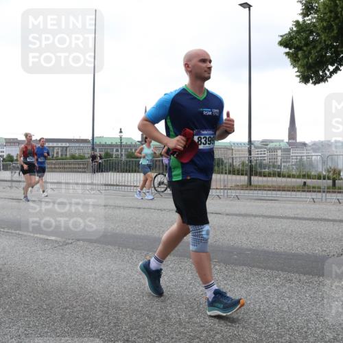 29.06.2025 - hella hamburg halbmarathon Lena Gebhardt http://msf.ph/oto/8416978 29.06.2025 10:51:53 Lombardsbrücke 0830, 6947, 5534, 8399, 1418, 1978, 1997, 2308, 2484, 2485, 2593, 2736, 2778, 3038, 3240, 3991, 4087, 4273, 4598, 4606, 4748, 4808, 4878, 5062, 5291, 5394, 5534, 5716, 5717, 6007, 6091, 6456, 6604, 6885, 6945, 6947, 6954, 6985, 7682, 7769, 7841, 7871, 7992, 8125, 8250, 8251, 8399, 8621, 9220, 9340, 9460, 9462, 9582, 9583, 9590, 9594, 9673, 9730, 10496, 10521, 10533, 10673, 10693, 10830, 11101, 11268, 11375, 11875, 12065 meine-sportfotos.de