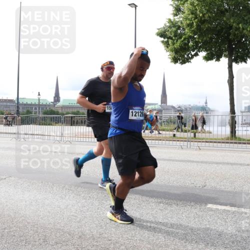 29.06.2025 - hella hamburg halbmarathon Lena Gebhardt http://msf.ph/oto/8416981 29.06.2025 10:26:46 Lombardsbrücke 158, 12126, 1300, 1793, 1973, 2045, 2643, 4267, 4268, 4315, 4358, 4507, 4509, 4844, 5494, 6625, 6637, 6905, 7069, 7929, 8056, 8079, 8357, 8942, 9186, 10465, 11110, 11270, 11740, 12071, 12126, 13264, 13462, 14930, 15027, 15807, 15878, 16479, 16788, 17300, 17675, 17712, 18074, 18087, 18516, 18962, 18978 meine-sportfotos.de