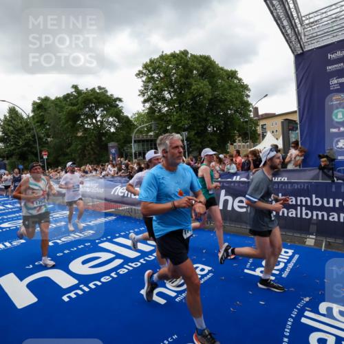 29.06.2025 - hella hamburg halbmarathon Zöllner http://msf.ph/oto/8416988 29.06.2025 10:50:41 Ziel 1399, 1750, 4346, 6282, 6662, 6712, 7134, 7397, 7583, 7786, 7952, 8576, 9057, 11214, 11356, 13701, 13808, 13812, 13875, 15519, 15803, 16291, 16806, 17179, 17247, 18006, 18413, 18820 meine-sportfotos.de