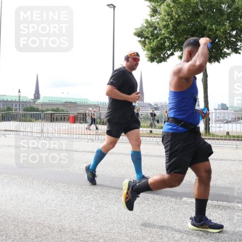 29.06.2025 - hella hamburg halbmarathon Lena Gebhardt http://msf.ph/oto/8417002 29.06.2025 10:26:46 Lombardsbrücke 1300, 1793, 1973, 2045, 2643, 4267, 4268, 4315, 4358, 4507, 4509, 4844, 5494, 6625, 6637, 6905, 7069, 7929, 8056, 8079, 8357, 8942, 9186, 10465, 11110, 11270, 11740, 12071, 12126, 13264, 13462, 14930, 15027, 15807, 15878, 16479, 16788, 17300, 17675, 17712, 18074, 18087, 18516, 18962, 18978 meine-sportfotos.de