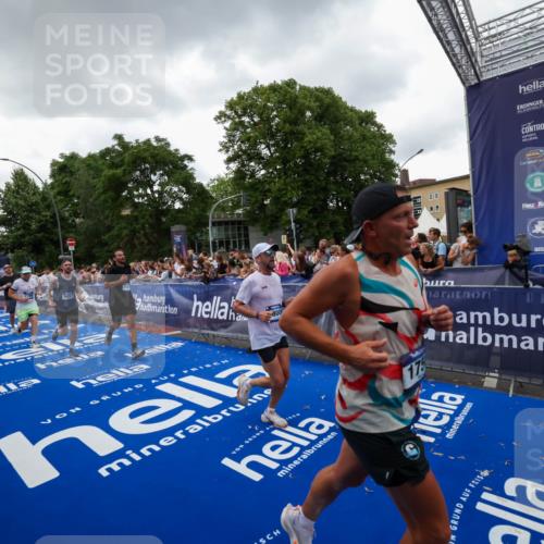 29.06.2025 - hella hamburg halbmarathon Zöllner http://msf.ph/oto/8417007 29.06.2025 10:50:42 Ziel 1399, 1750, 2788, 4346, 6662, 6712, 7134, 7583, 7786, 7952, 8576, 9057, 11214, 11356, 13701, 13808, 13875, 15519, 15803, 16291, 17179, 18006, 18413, 18820 meine-sportfotos.de