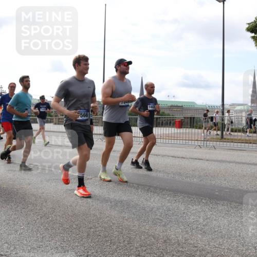 29.06.2025 - hella hamburg halbmarathon Lena Gebhardt http://msf.ph/oto/8417011 29.06.2025 10:17:52 Lombardsbrücke 16555, 16038, 11916, 566, 7044, 14426, 1015, 1159, 1160, 1204, 1268, 1274, 1325, 1458, 1554, 1622, 1641, 1749, 1795, 1982, 2094, 2147, 2259, 2305, 2548, 2931, 3138, 3292, 3802, 3803, 3977, 4194, 4218, 4852, 5002, 5004, 5290, 5611, 5733, 6254, 6270, 6336, 6352, 6520, 6786, 7011, 7094, 7258, 7291, 7413, 7566, 7641, 7649, 7838, 7844, 7882, 7883, 8128, 8144, 8248, 8309, 8351, 8607, 8799, 8895, 9400, 9539, 9717, 9734, 9798, 9844, 9848, 9964, 10174, 10332, 10509 meine-sportfotos.de