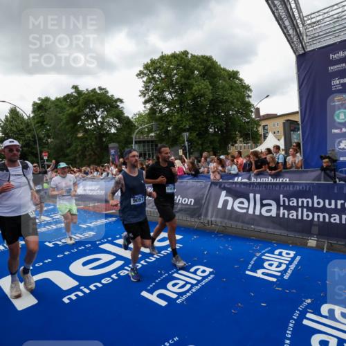29.06.2025 - hella hamburg halbmarathon Zöllner http://msf.ph/oto/8417022 29.06.2025 10:50:43 Ziel 1399, 1750, 2234, 2788, 4346, 6662, 6712, 7134, 7583, 7786, 7952, 9057, 11356, 13701, 13808, 13875, 15519, 16291, 18006, 18229, 18413, 18820 meine-sportfotos.de