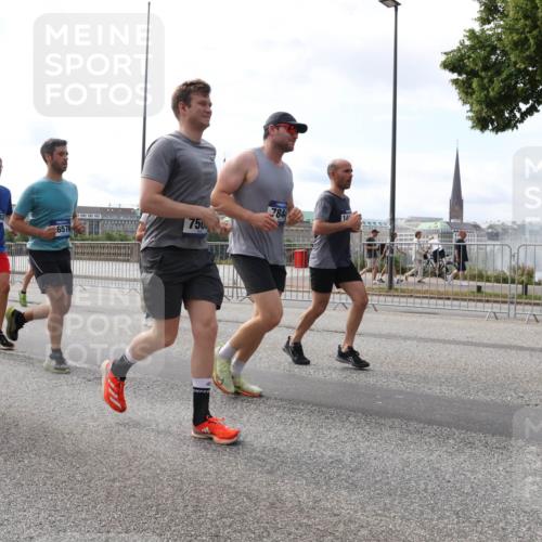 29.06.2025 - hella hamburg halbmarathon Lena Gebhardt http://msf.ph/oto/8417051 29.06.2025 10:17:53 Lombardsbrücke 16555, 1622, 18582, 6576, 750, 784, 1015, 1159, 1160, 1204, 1268, 1274, 1325, 1458, 1554, 1622, 1641, 1749, 1795, 1982, 2094, 2147, 2259, 2305, 2548, 2931, 3138, 3292, 3977, 4194, 4218, 4852, 5002, 5004, 5290, 5611, 5733, 6254, 6270, 6336, 6352, 6786, 7011, 7094, 7258, 7291, 7413, 7566, 7641, 7649, 7838, 7844, 7882, 7883, 8067, 8128, 8144, 8248, 8351, 8607, 8799, 8895, 9400, 9539, 9717, 9734, 9798, 9844, 9848, 9964, 10174, 10332, 10509 meine-sportfotos.de