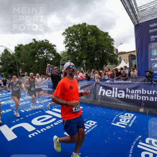 29.06.2025 - hella hamburg halbmarathon Zöllner http://msf.ph/oto/8417052 29.06.2025 10:50:45 Ziel 1399, 2234, 2788, 4346, 6662, 6712, 7134, 7583, 7786, 7952, 8657, 9057, 11356, 13701, 13808, 13875, 15426, 15519, 15720, 16291, 17129, 17908, 18229, 18370, 18413, 18820 meine-sportfotos.de