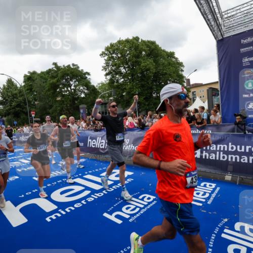 29.06.2025 - hella hamburg halbmarathon Zöllner http://msf.ph/oto/8417057 29.06.2025 10:50:45 Ziel 1399, 2234, 2788, 4346, 6662, 6712, 7134, 7583, 7786, 7952, 8657, 9057, 11356, 13701, 13808, 13875, 15426, 15519, 15720, 16291, 17129, 17908, 18229, 18370, 18413, 18820 meine-sportfotos.de