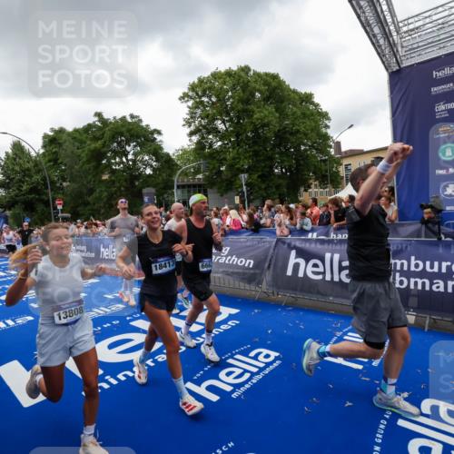 29.06.2025 - hella hamburg halbmarathon Zöllner http://msf.ph/oto/8417065 29.06.2025 10:50:45 Ziel 1399, 2234, 2788, 4346, 6662, 6712, 7134, 7583, 7786, 7952, 8657, 9057, 11356, 13701, 13808, 13875, 15426, 15519, 15720, 16291, 17129, 17908, 18229, 18370, 18413, 18820 meine-sportfotos.de