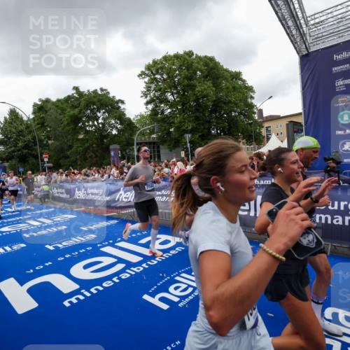 29.06.2025 - hella hamburg halbmarathon Zöllner http://msf.ph/oto/8417077 29.06.2025 10:50:46 Ziel 2234, 2788, 5115, 6662, 6712, 7134, 7583, 7952, 8657, 11356, 13701, 13808, 13875, 15426, 15720, 16291, 17129, 17908, 18229, 18370, 18413, 18820 meine-sportfotos.de
