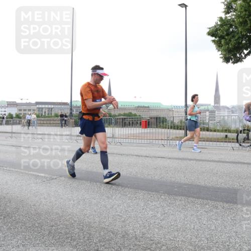 29.06.2025 - hella hamburg halbmarathon Lena Gebhardt http://msf.ph/oto/8417093 29.06.2025 10:51:54 Lombardsbrücke 3991, 1418, 1978, 1997, 2308, 2593, 2736, 2778, 3038, 3240, 3991, 4087, 4273, 4436, 4598, 4606, 4748, 4808, 4878, 5062, 5291, 5394, 5534, 5716, 5717, 6007, 6091, 6456, 6604, 6885, 6945, 6947, 6954, 6985, 7682, 7769, 7841, 7871, 7992, 8125, 8250, 8251, 8399, 8621, 9220, 9340, 9460, 9462, 9590, 9594, 9673, 9730, 10496, 10521, 10533, 10673, 10693, 10830, 11101, 11126, 11127, 11268, 11375, 11875, 12065 meine-sportfotos.de