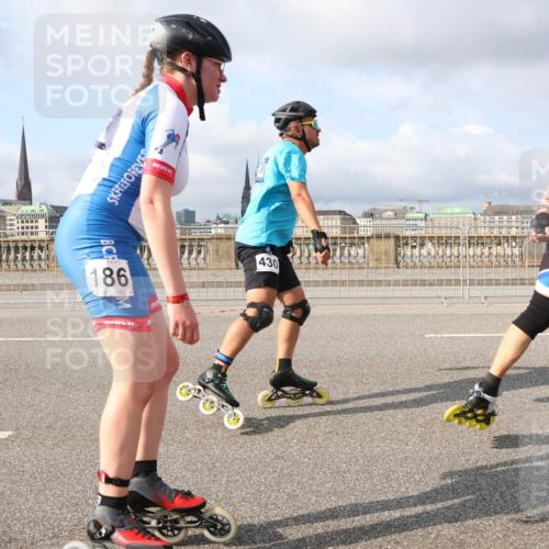 29.06.2025 - hella hamburg halbmarathon Lena Gebhardt http://msf.ph/oto/8417113 29.06.2025 08:56:59 Lombardsbrücke 186, 430, 283 meine-sportfotos.de