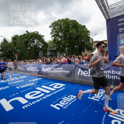 29.06.2025 - hella hamburg halbmarathon Zöllner http://msf.ph/oto/8417114 29.06.2025 10:50:47 Ziel 2234, 2788, 5115, 6712, 7134, 7583, 7952, 8657, 11356, 13701, 15426, 15720, 16291, 17129, 17908, 18229, 18370, 18413, 18820 meine-sportfotos.de