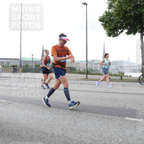 29.06.2025 - hella hamburg halbmarathon Lena Gebhardt http://msf.ph/oto/8417128 29.06.2025 10:51:55 Lombardsbrücke 6947, 1418, 1978, 1997, 2308, 2593, 2736, 2778, 3038, 3240, 3991, 4087, 4273, 4436, 4598, 4606, 4748, 4808, 5062, 5291, 5534, 5716, 5717, 6007, 6091, 6456, 6604, 6885, 6945, 6947, 6954, 6985, 7682, 7841, 7871, 7992, 8125, 8194, 8196, 8250, 8251, 8399, 8621, 9220, 9340, 9460, 9462, 9590, 9594, 9673, 9730, 10342, 10496, 10521, 10533, 10673, 10693, 10830, 11101, 11126, 11127, 11268, 11375, 11875, 12065 meine-sportfotos.de