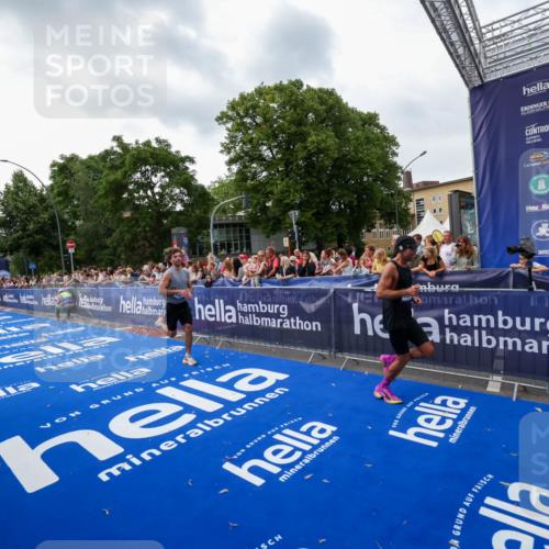 29.06.2025 - hella hamburg halbmarathon Zöllner http://msf.ph/oto/8417136 29.06.2025 10:28:29 Ziel 5328, 12529, 14140, 16711, 17374 meine-sportfotos.de