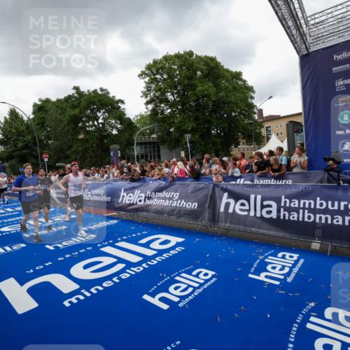 29.06.2025 - hella hamburg halbmarathon Zöllner http://msf.ph/oto/8417140 29.06.2025 10:50:47 Ziel 2234, 2788, 5115, 6712, 7134, 7583, 7952, 8657, 11356, 13701, 15426, 15720, 16291, 17129, 17908, 18229, 18370, 18413, 18820 meine-sportfotos.de
