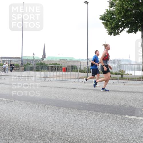29.06.2025 - hella hamburg halbmarathon Lena Gebhardt http://msf.ph/oto/8417199 29.06.2025 10:51:56 Lombardsbrücke 1418, 1978, 1997, 2308, 2593, 2736, 2778, 3038, 3240, 3991, 4087, 4273, 4436, 4598, 4606, 4748, 4808, 5062, 5291, 5534, 5716, 5717, 6007, 6091, 6404, 6406, 6456, 6604, 6885, 6945, 6947, 6954, 6985, 7682, 7841, 7871, 7992, 8125, 8194, 8196, 8250, 8251, 8399, 8621, 9220, 9340, 9460, 9462, 9590, 9594, 9673, 9730, 10342, 10496, 10521, 10533, 10673, 10693, 10830, 11101, 11126, 11127, 11268, 11375, 11875, 12065 meine-sportfotos.de
