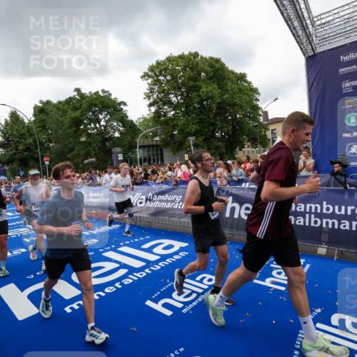 29.06.2025 - hella hamburg halbmarathon Zöllner http://msf.ph/oto/8417208 29.06.2025 10:50:51 Ziel 2234, 2788, 3947, 4839, 5018, 5115, 7052, 8657, 10750, 15426, 15720, 17129, 17908, 18182, 18229, 18370 meine-sportfotos.de