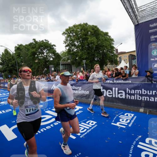 29.06.2025 - hella hamburg halbmarathon Zöllner http://msf.ph/oto/8417219 29.06.2025 10:50:52 Ziel 1466, 2234, 3947, 4839, 5018, 5115, 7052, 8205, 8657, 10750, 15395, 15426, 15720, 17129, 17908, 18182, 18229, 18370 meine-sportfotos.de