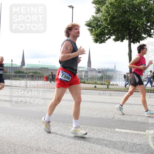 29.06.2025 - hella hamburg halbmarathon Lena Gebhardt http://msf.ph/oto/8417275 29.06.2025 10:26:52 Lombardsbrücke 16479, 17300, 1300, 1530, 1793, 1973, 2045, 2306, 2643, 4358, 4507, 4509, 4844, 5494, 5495, 5707, 6625, 6637, 6905, 7069, 7234, 7314, 7929, 8056, 8079, 8281, 8357, 9186, 9349, 10465, 11110, 11270, 11740, 12071, 12126, 13264, 13462, 14020, 14021, 14930, 15027, 15108, 15807, 15878, 16479, 16788, 17049, 17300, 17445, 17675, 18074, 18087, 18516, 18962, 18976, 18978 meine-sportfotos.de