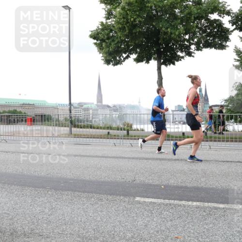 29.06.2025 - hella hamburg halbmarathon Lena Gebhardt http://msf.ph/oto/8417277 29.06.2025 10:51:56 Lombardsbrücke 1418, 1978, 1997, 2308, 2593, 2736, 2778, 3038, 3240, 3991, 4087, 4273, 4436, 4598, 4606, 4748, 4808, 5062, 5291, 5534, 5716, 5717, 6007, 6091, 6404, 6406, 6456, 6604, 6885, 6945, 6947, 6954, 6985, 7682, 7841, 7871, 7992, 8125, 8194, 8196, 8250, 8251, 8399, 8621, 9220, 9340, 9460, 9462, 9590, 9594, 9673, 9730, 10342, 10496, 10521, 10533, 10673, 10693, 10830, 11101, 11126, 11127, 11268, 11375, 11875, 12065 meine-sportfotos.de