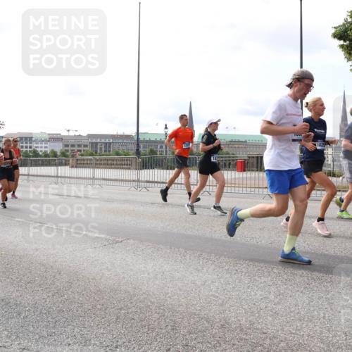 29.06.2025 - hella hamburg halbmarathon Lena Gebhardt http://msf.ph/oto/8417287 29.06.2025 10:17:55 Lombardsbrücke 3138, 3815, 1255, 14825, 1015, 1159, 1160, 1204, 1268, 1274, 1325, 1458, 1554, 1622, 1641, 1749, 1795, 1982, 2094, 2147, 2259, 2305, 2548, 2634, 2931, 3125, 3138, 3292, 3977, 4194, 4218, 4804, 4852, 5002, 5004, 5290, 5611, 5733, 6254, 6270, 6336, 6352, 6786, 7094, 7258, 7291, 7413, 7566, 7641, 7649, 7838, 7844, 7882, 7883, 8067, 8128, 8144, 8248, 8351, 8607, 8799, 9400, 9539, 9717, 9734, 9798, 9844, 9848, 9964, 10174, 10332, 10509, 10908 meine-sportfotos.de