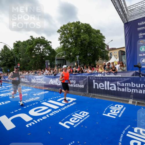 29.06.2025 - hella hamburg halbmarathon Zöllner http://msf.ph/oto/8417293 29.06.2025 10:28:44 Ziel 1953, 3968, 6090, 10222, 15655, 17213, 17428 meine-sportfotos.de